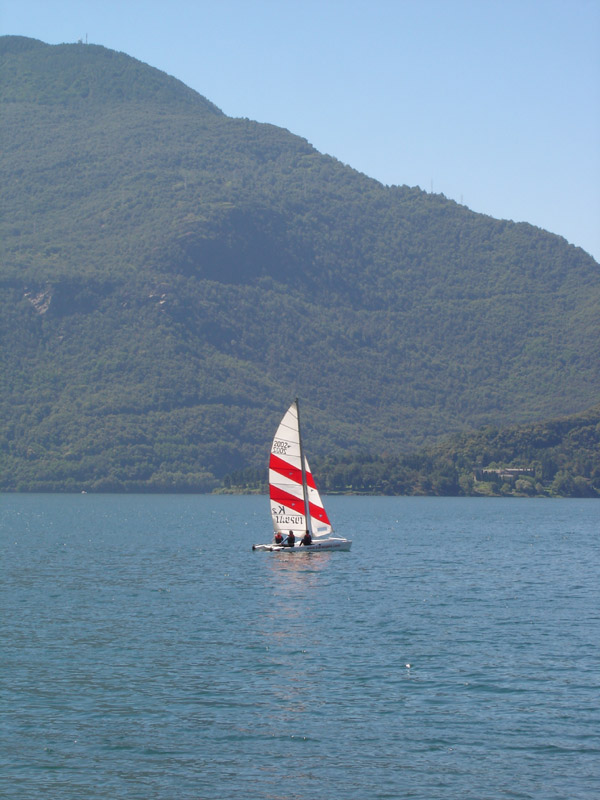 Roland_Trudi_am_Segeln