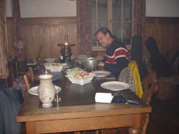 DSC09541_Marc_raucht_beim_Kochen